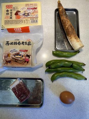 春笋豆瓣咸肉农家豆腐煲的做法 步骤1