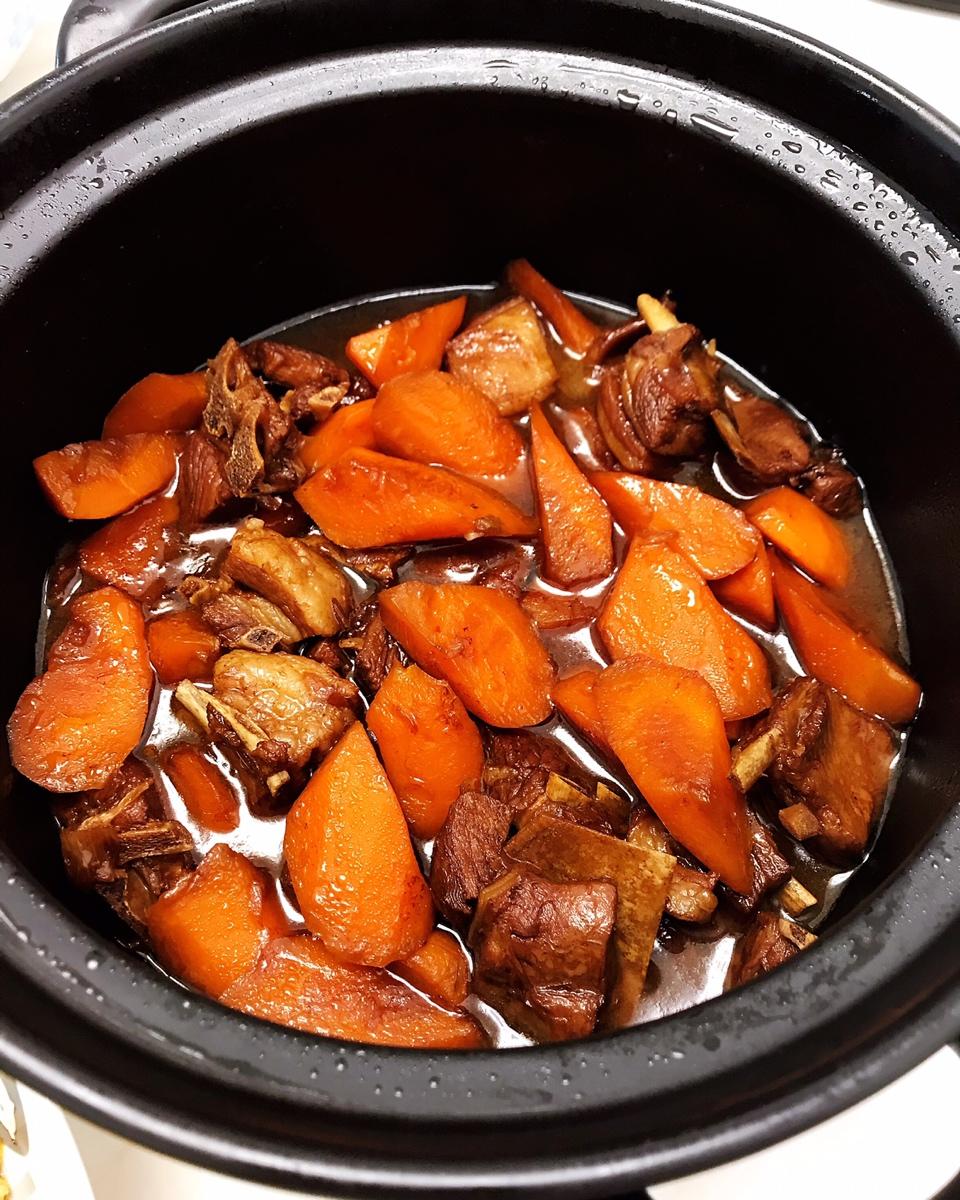 红焖羊肉炖胡萝卜