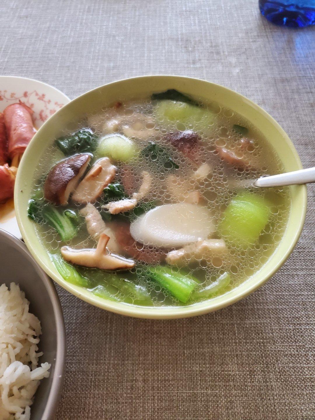 家的味道：青菜肉丝年糕汤