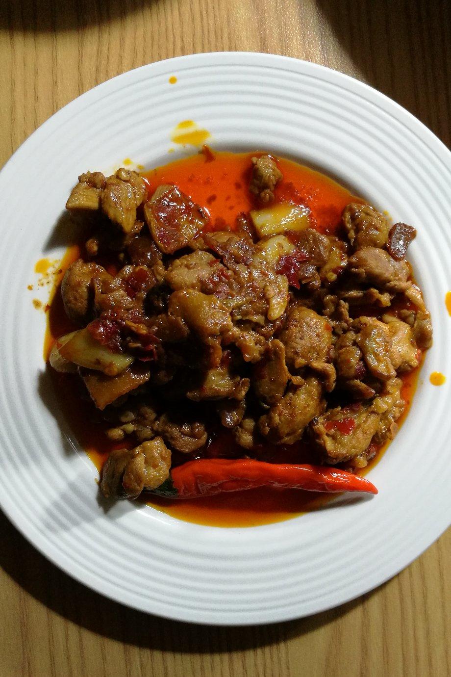 子姜焖鸭煲