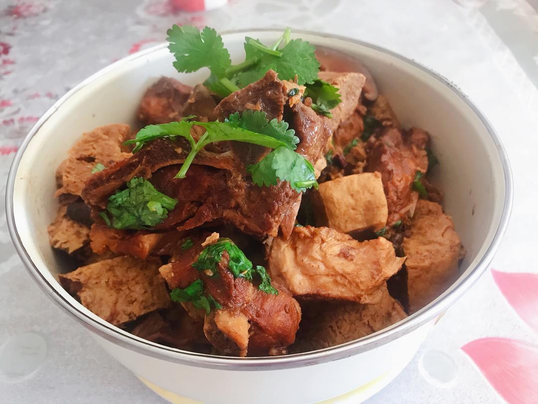 排骨炖冻豆腐