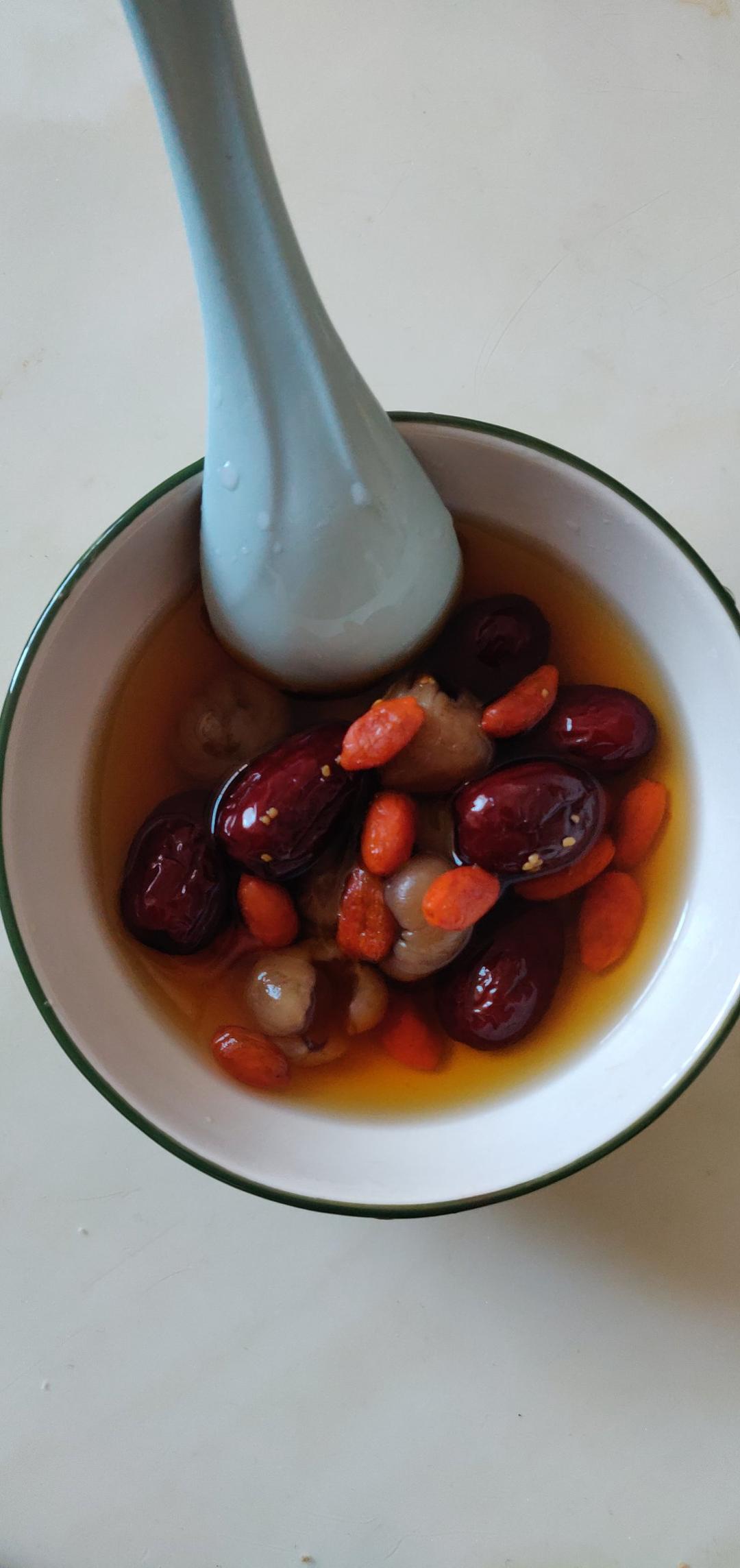 红枣桂圆枸杞红糖水