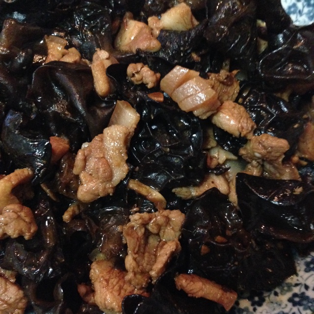 五花肉炒木耳