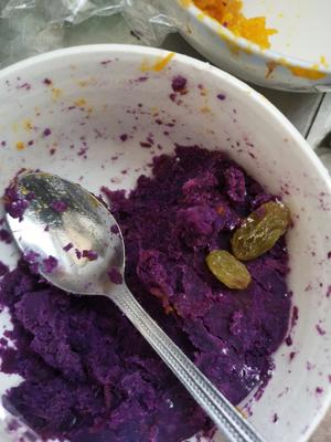 紫薯南瓜葡萄干全麦包子的做法 步骤2
