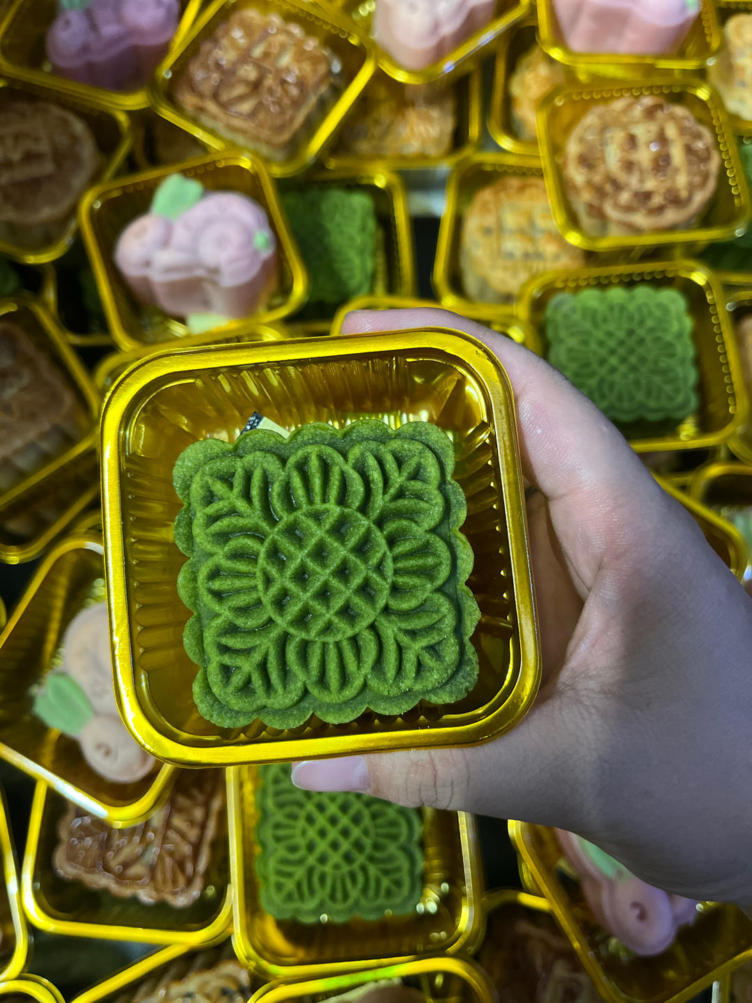 好运莲莲｜椰香斑斓莲蓉咸蛋黄广式月饼｜自制斑斓莲蓉馅料｜