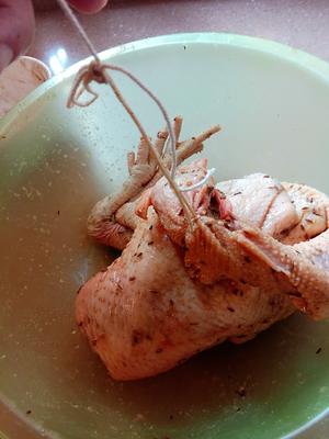 吊干水电饭锅盐焗鸡的做法 步骤4