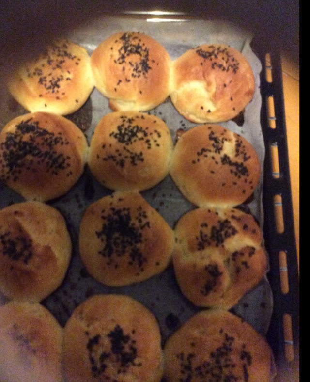 大人小孩都爱不释口的【蜂蜜牛奶小餐包】