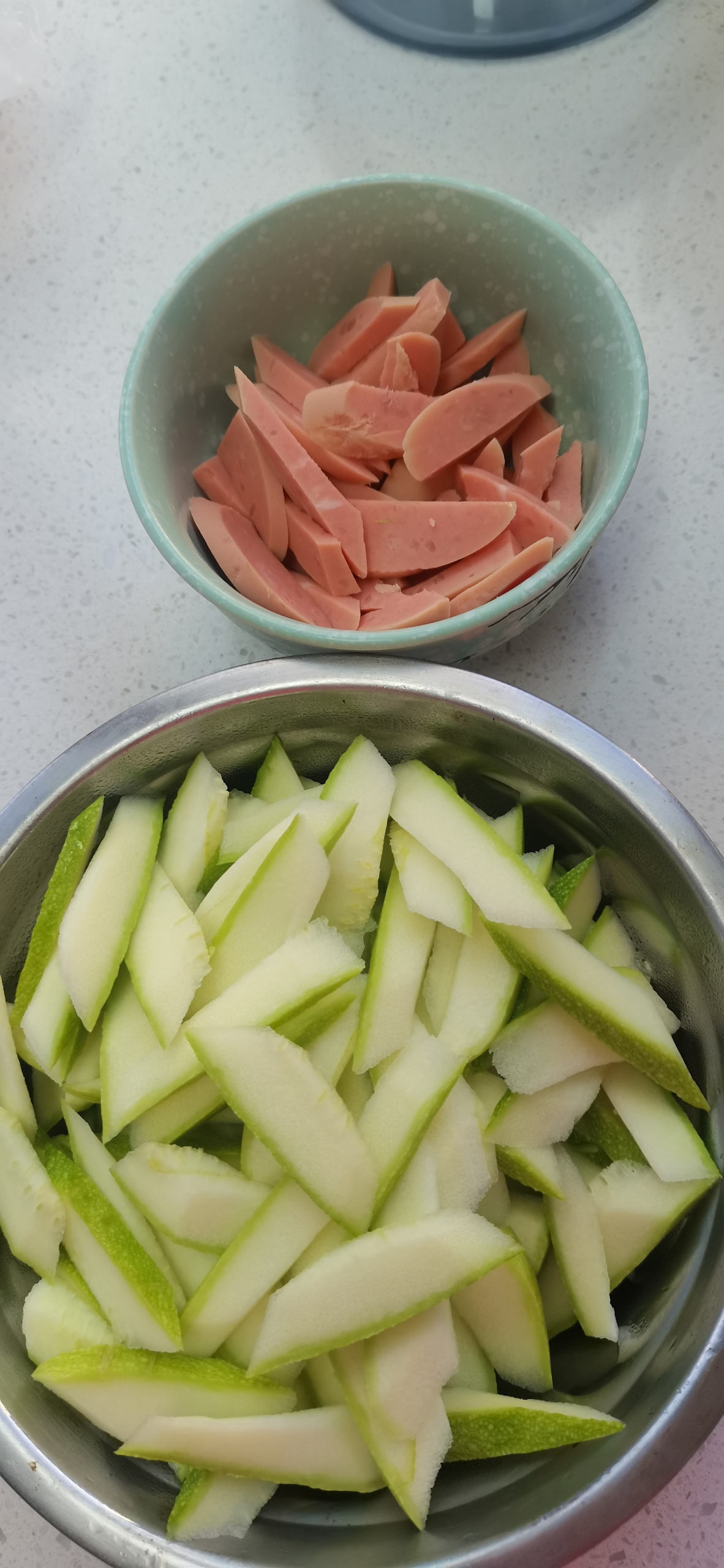 香肠炒角瓜的做法 步骤1