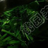 炝拌腐竹菠菜的做法 步骤2