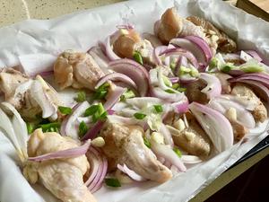 低脂:洋葱烤鸡腿🍗鸡翅🍖的做法 步骤3