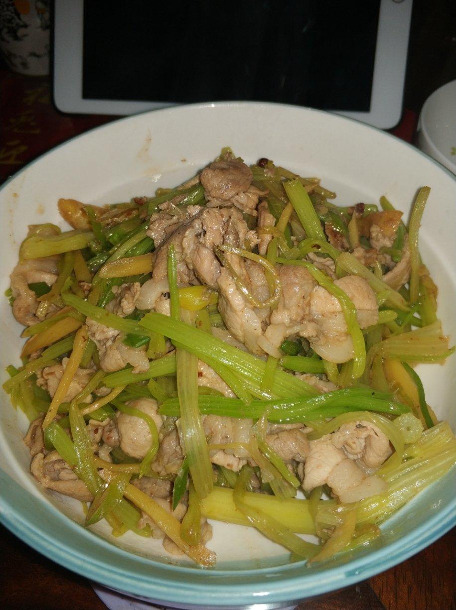 芹菜炒肉
