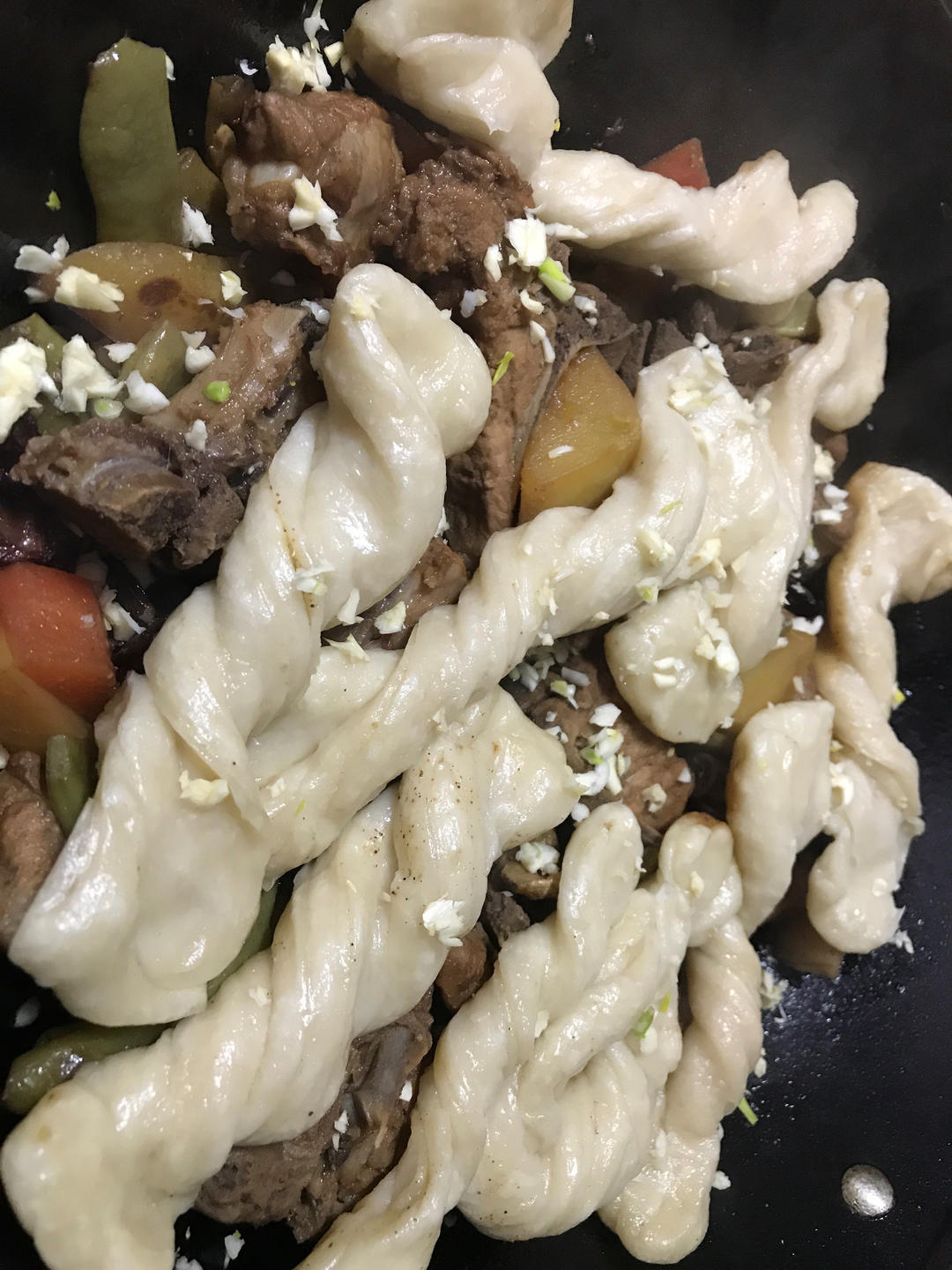超好吃的【东北排骨烀饼一锅出】东北铁锅炖、“小猪盖被”