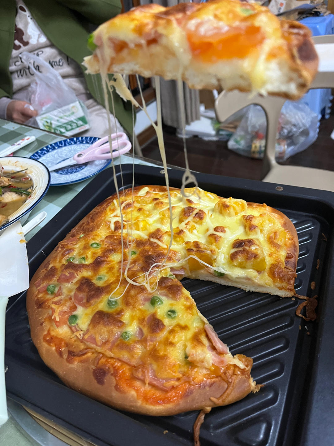 手工芝士卷边黄桃披萨