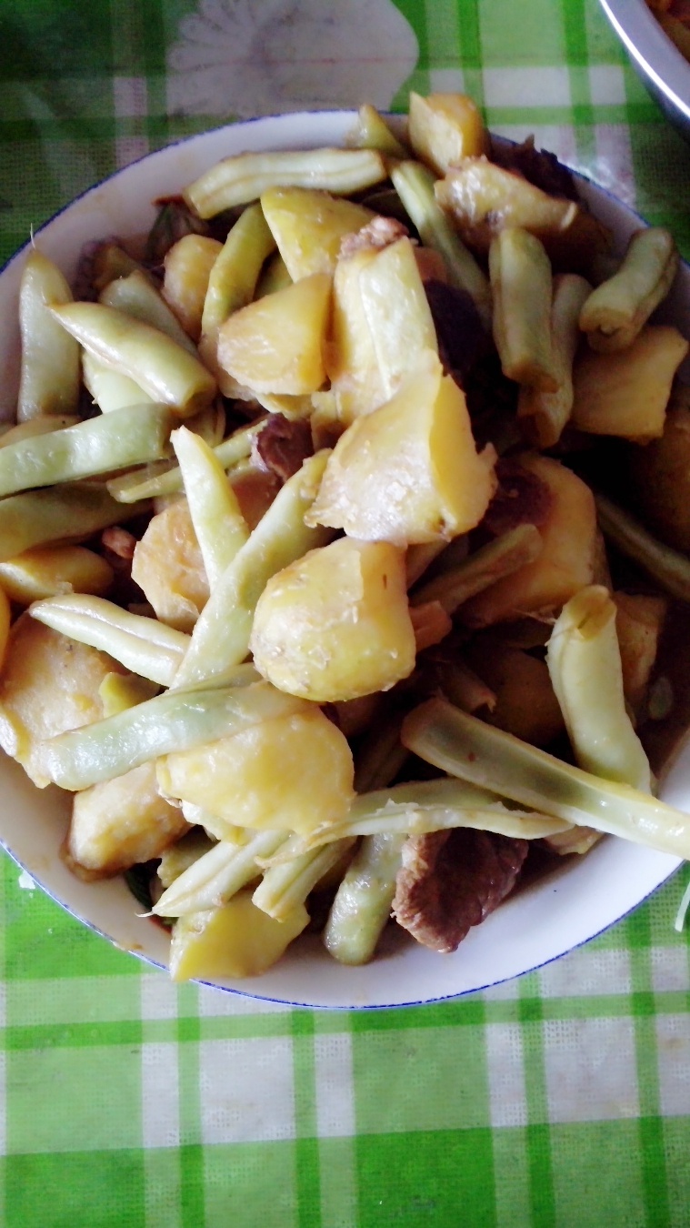 土豆芸豆五花肉