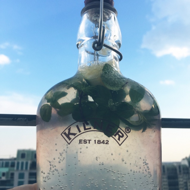 天台烧烤趴，物业知道嘛？