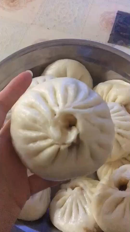 松软多汁的肉包子