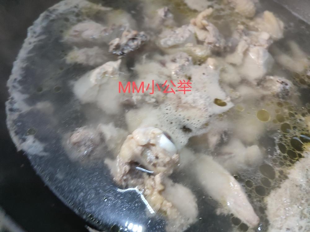 板栗虫草花炖鸡的做法 步骤2