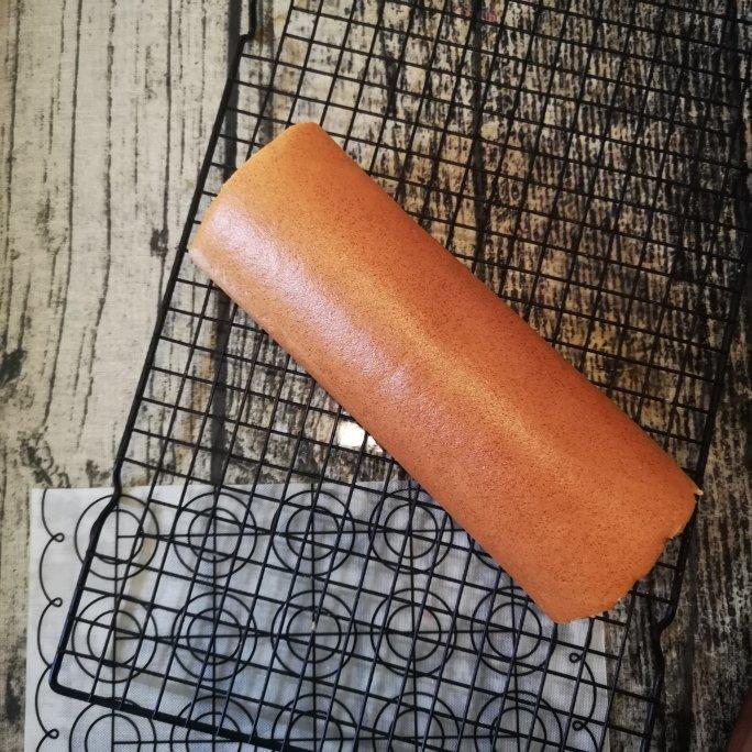 超详细的瑞士卷奶油蛋糕卷原味蛋糕卷的制作方法 饱满不掉皮不开裂（附模具换算方法）