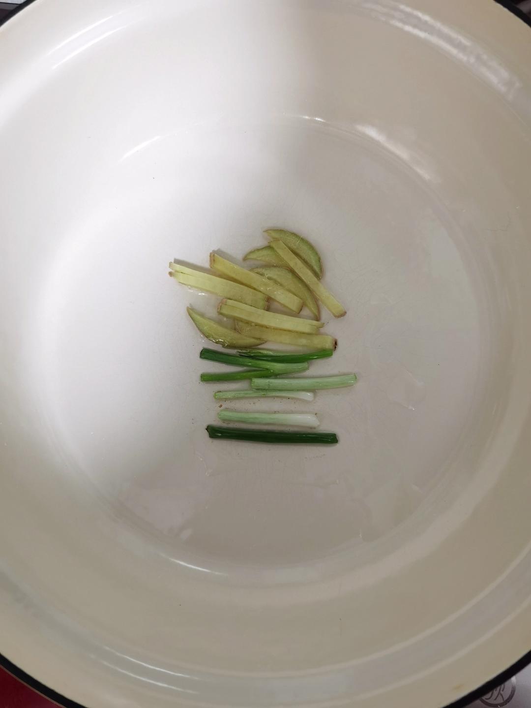 排骨茄子焖面【8月北鼎珐琅铸铁锅食谱】