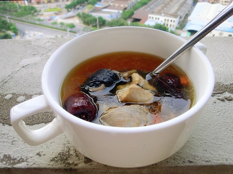 枸杞红枣乌鸡汤