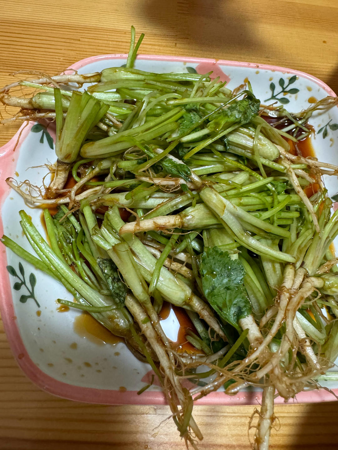 凉拌香菜根