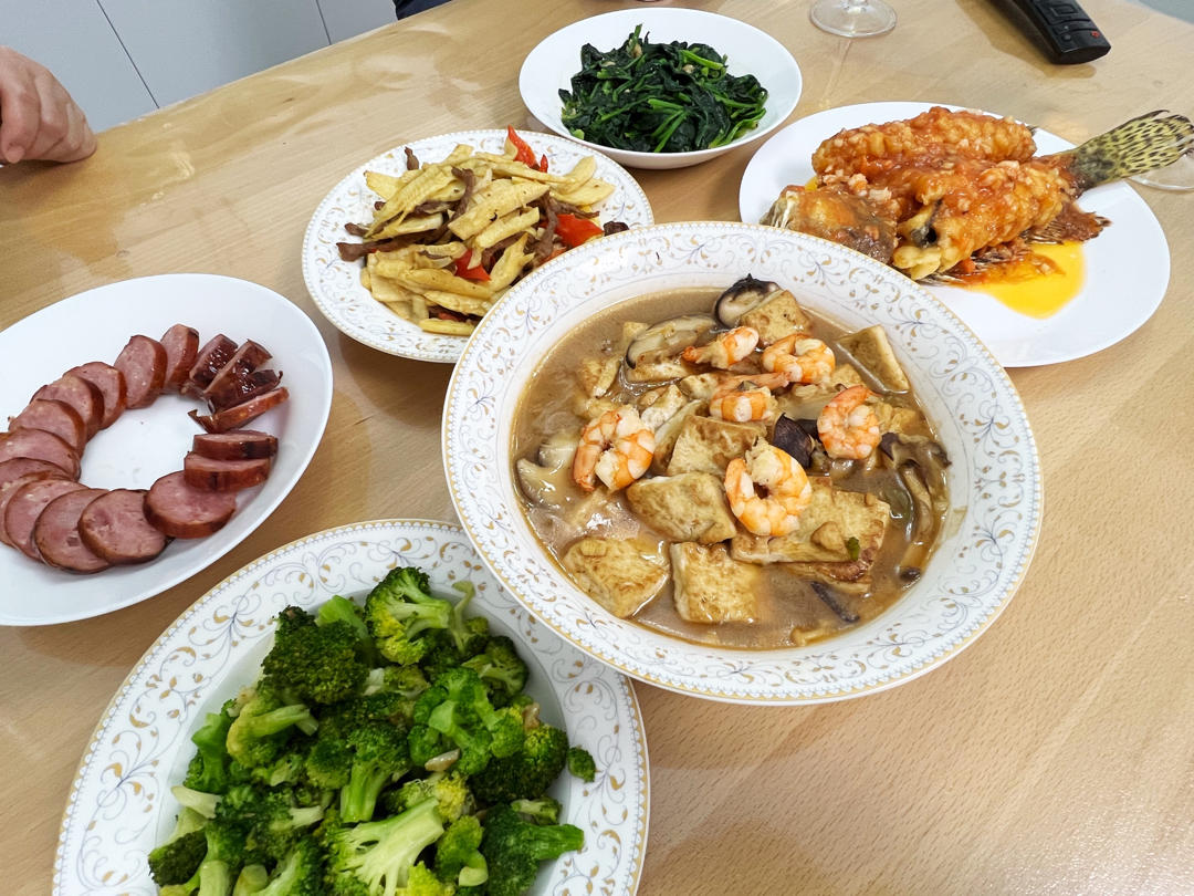 鲜到掉牙的菌菇豆腐虾煲，你一定要试试！