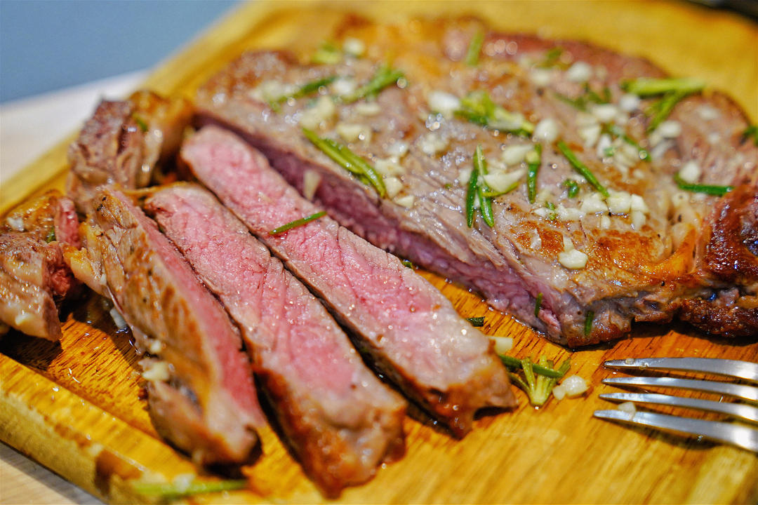 烤肉眼牛排【外焦里嫩】