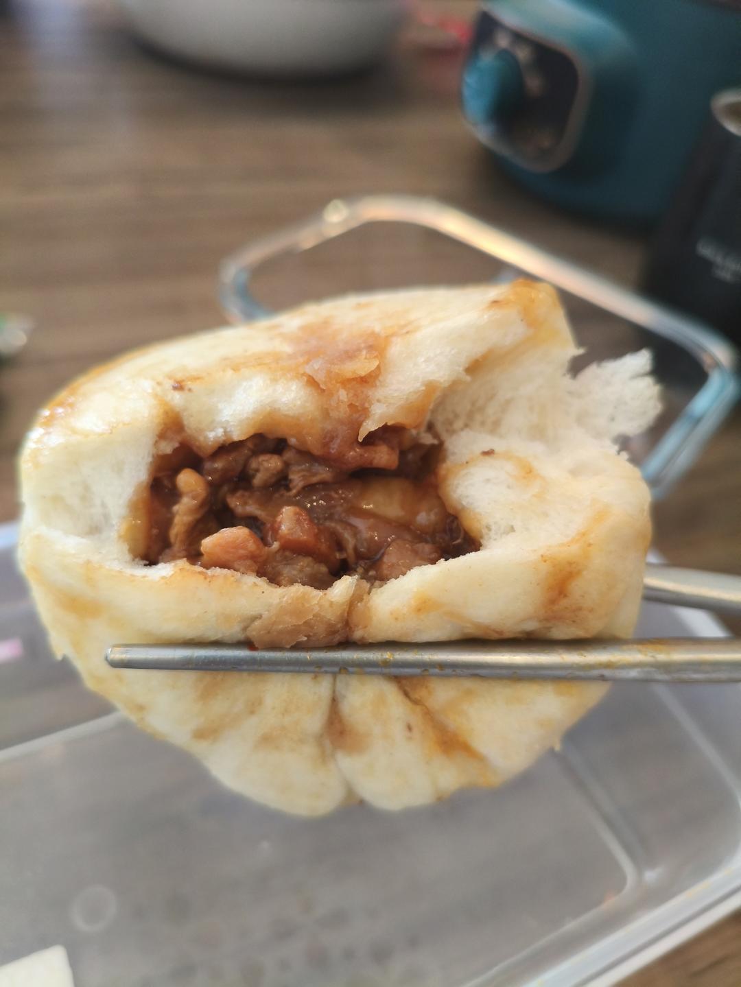 云朵般松软爆浆蜜汁叉烧包