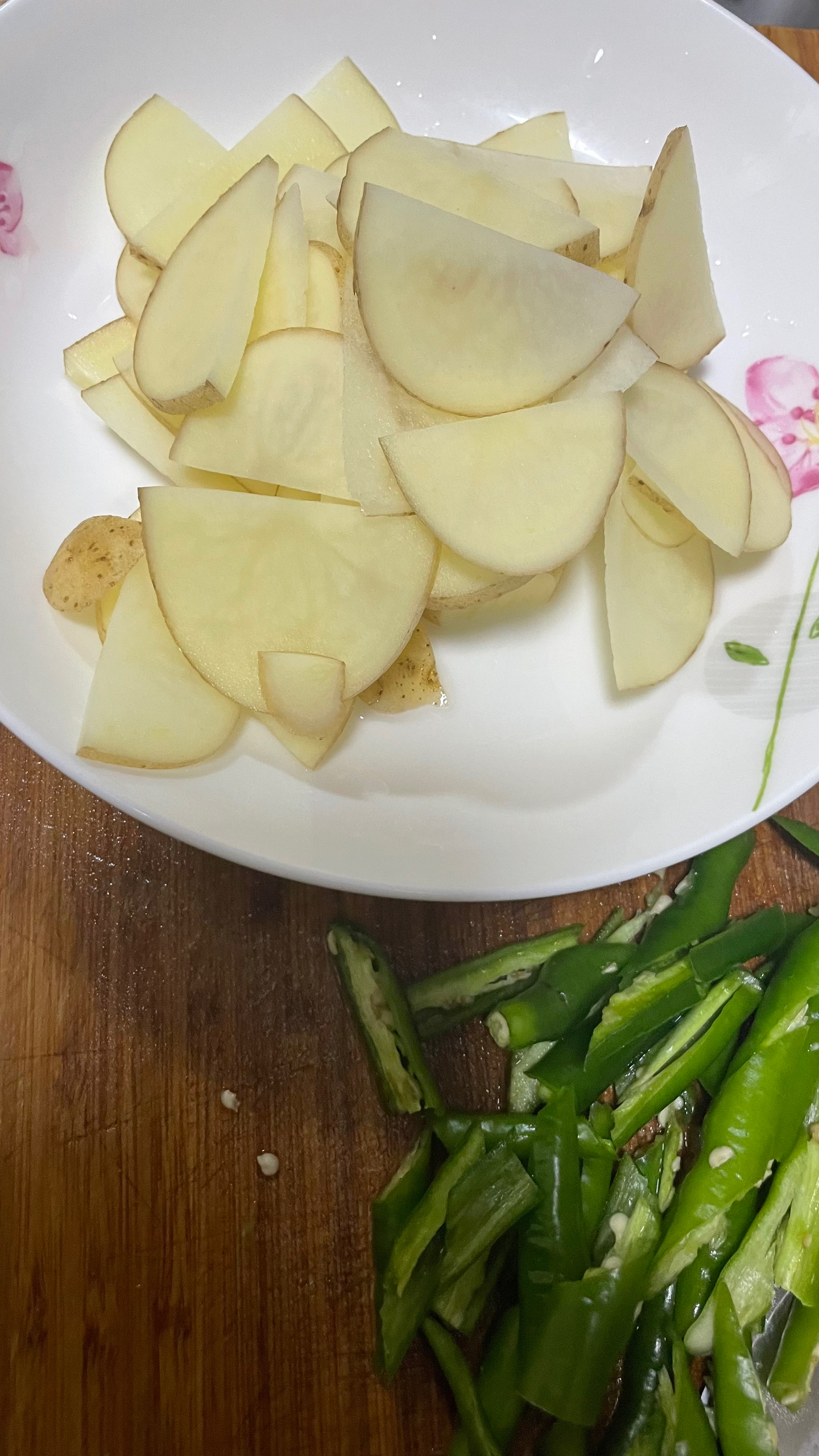 土豆做菜的第n种办法——小炒土豆片的做法 步骤4
