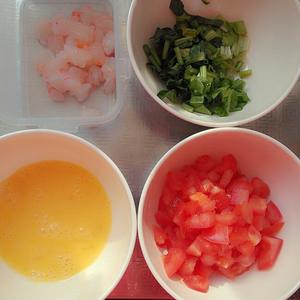 暖阳阳西红柿鸡蛋海鲜面的做法 步骤2