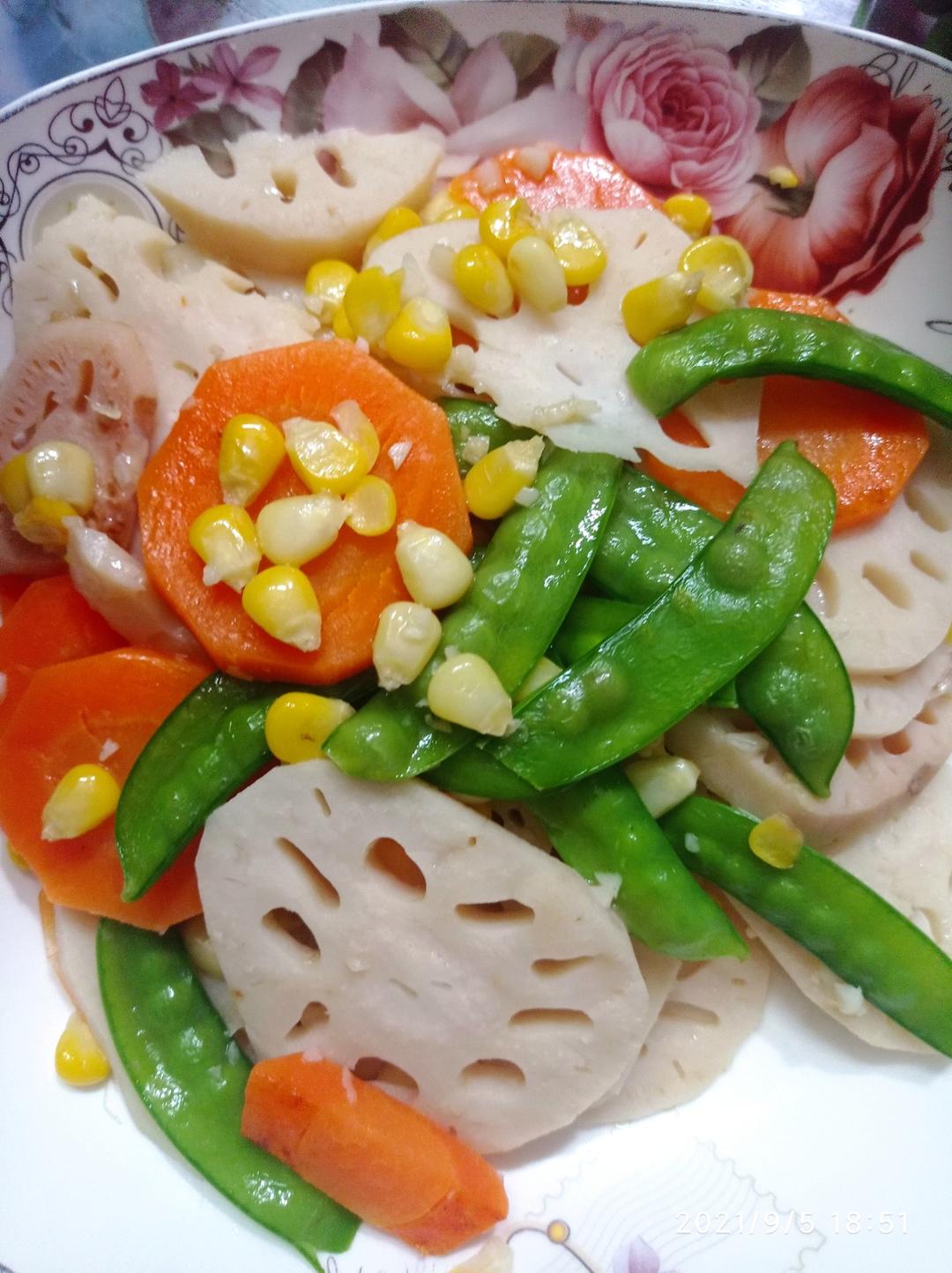 素菜也可以这么美—荷塘小炒