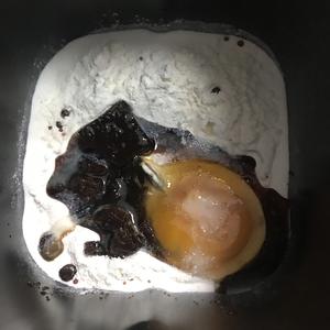 橄榄油核桃黑糖黑芝麻椰子粉面包（面包机预约）的做法 步骤2