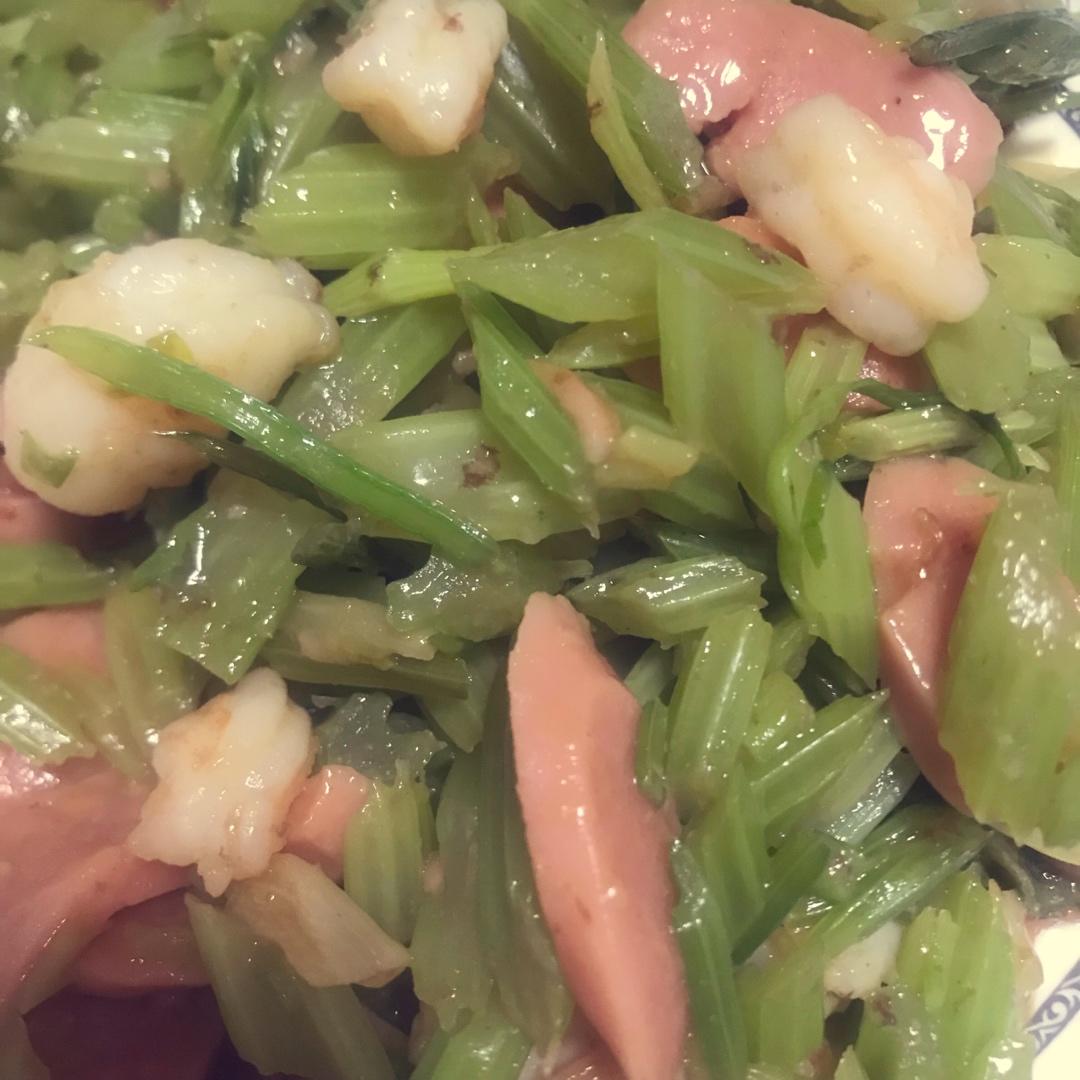 bambooam做的芹菜炒虾仁香肠是意外