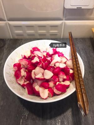 夏日凉菜-凉拌樱桃萝卜的做法 步骤1