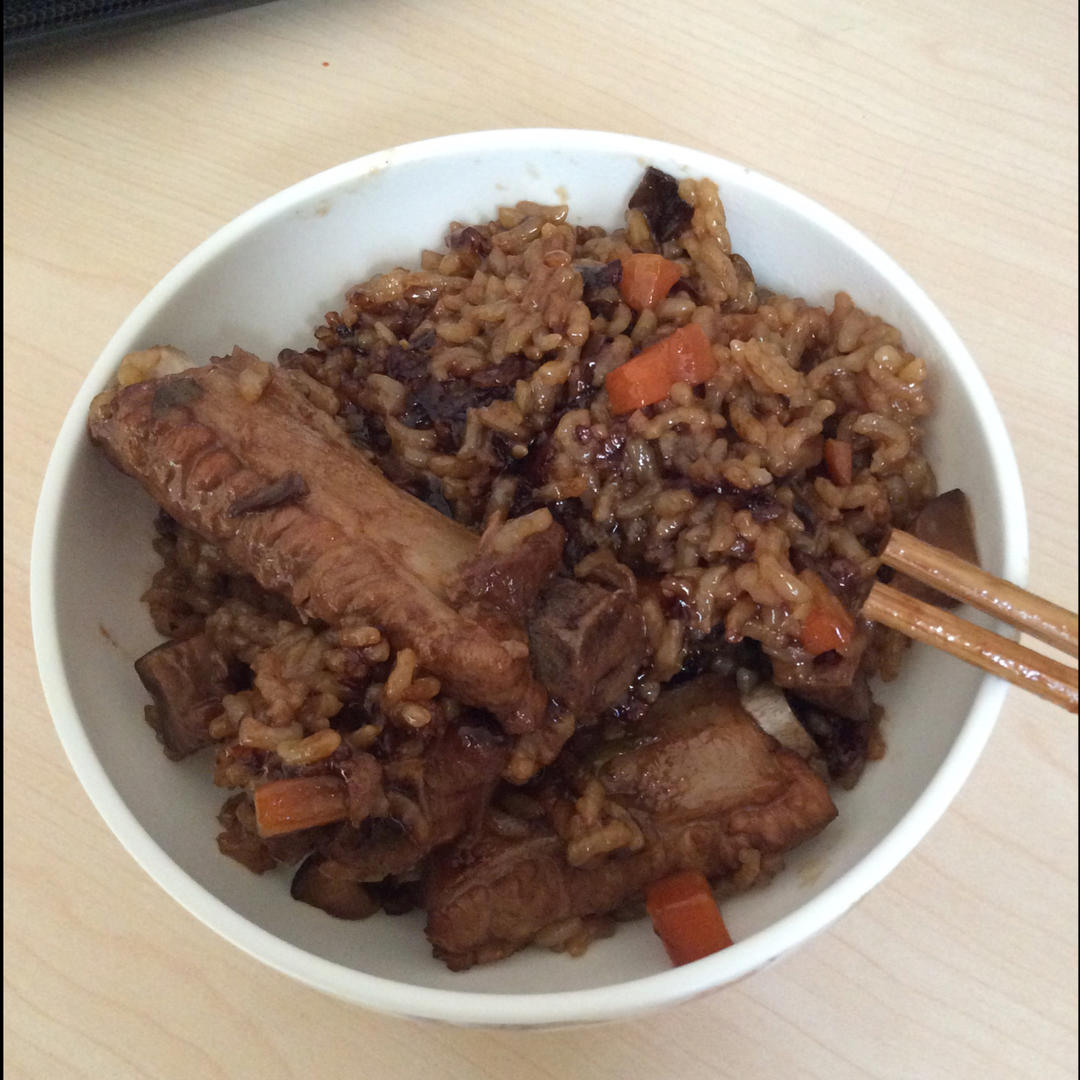 喷香排骨焖饭（爆好吃）