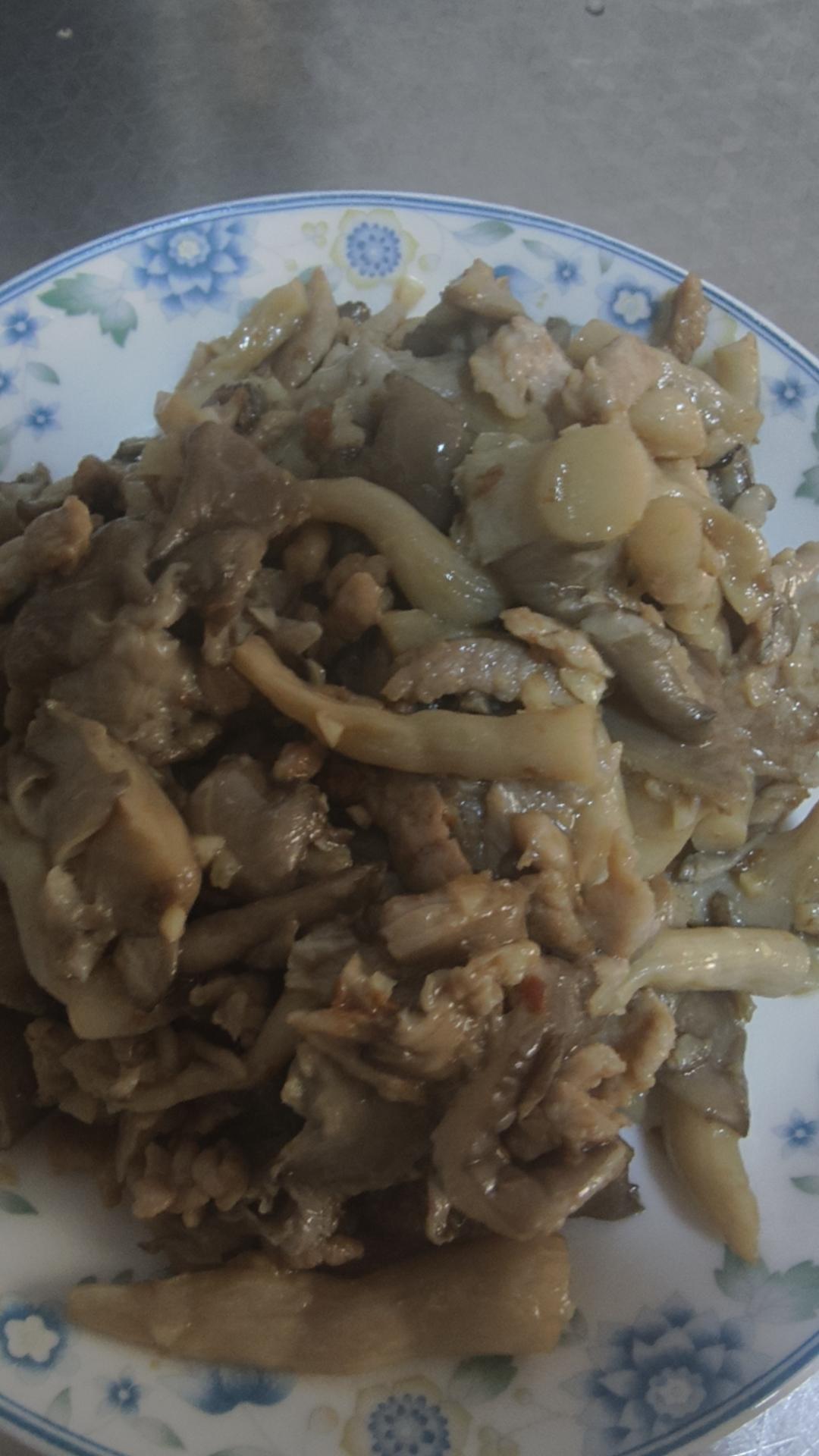 平菇炒肉片