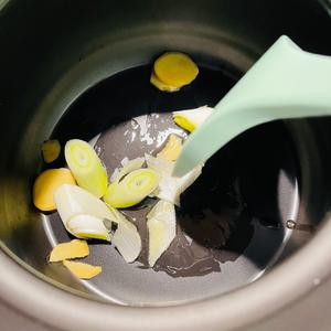营养汤❤️菌菇红枣鸡汤的做法 步骤7