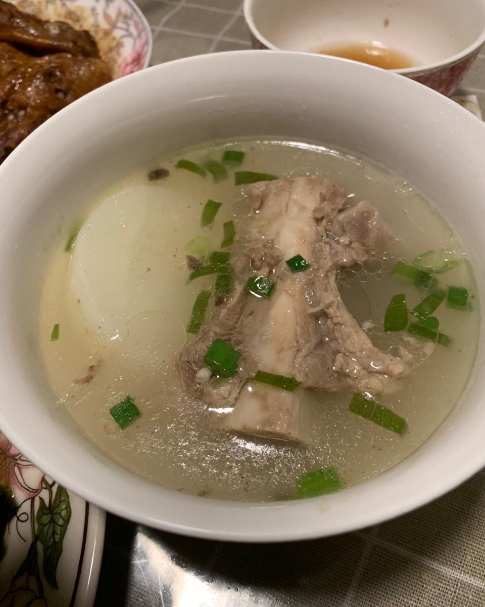 筒骨玉米萝卜汤