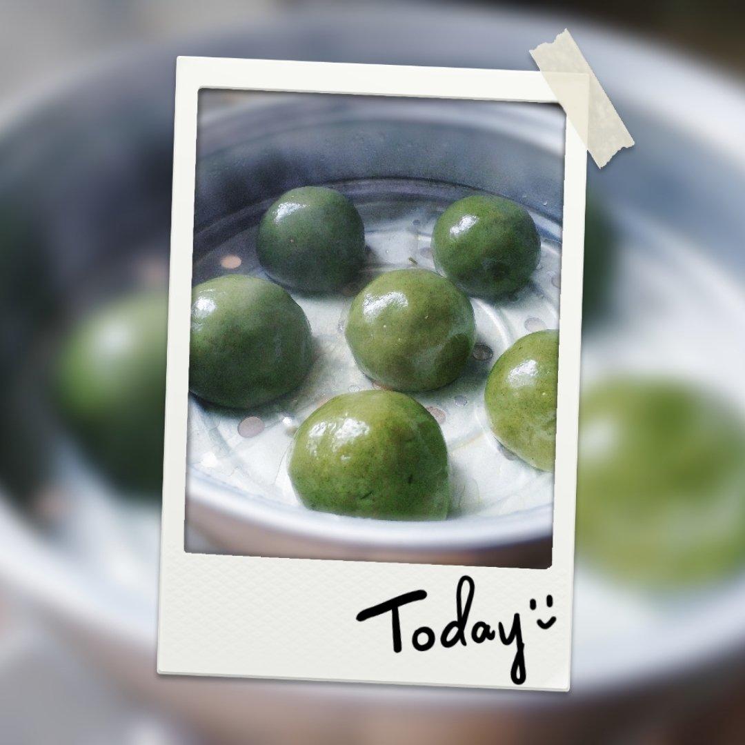 艾草松仁豆沙青团