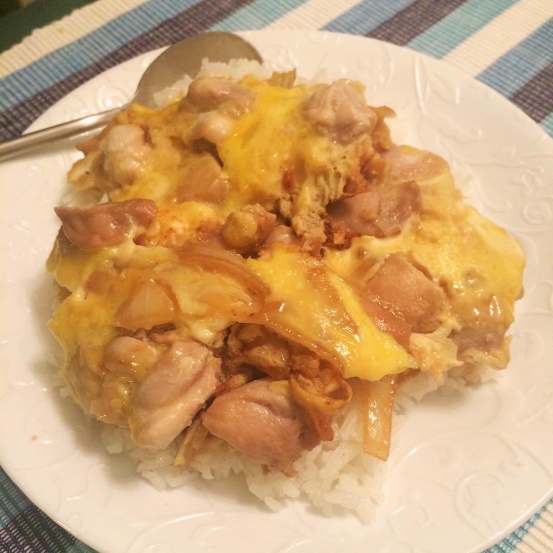 親子丼：鸡肉鸡蛋盖浇饭