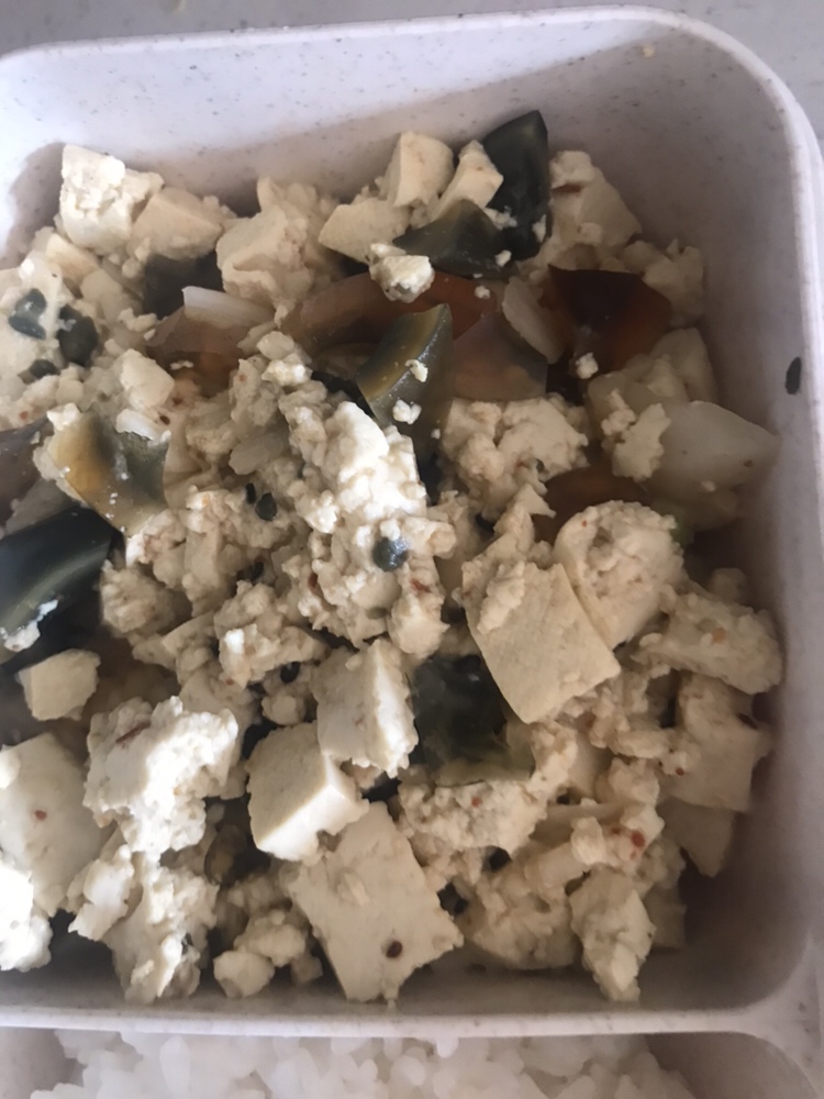 北豆腐拌松花蛋的做法
