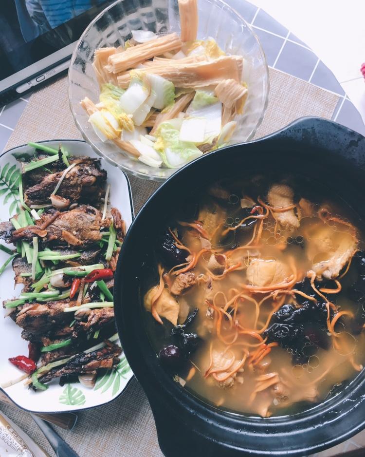 姬松茸竹荪菌菇鸡汤