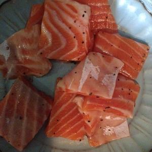 紫苏香煎三文鱼的做法 步骤1
