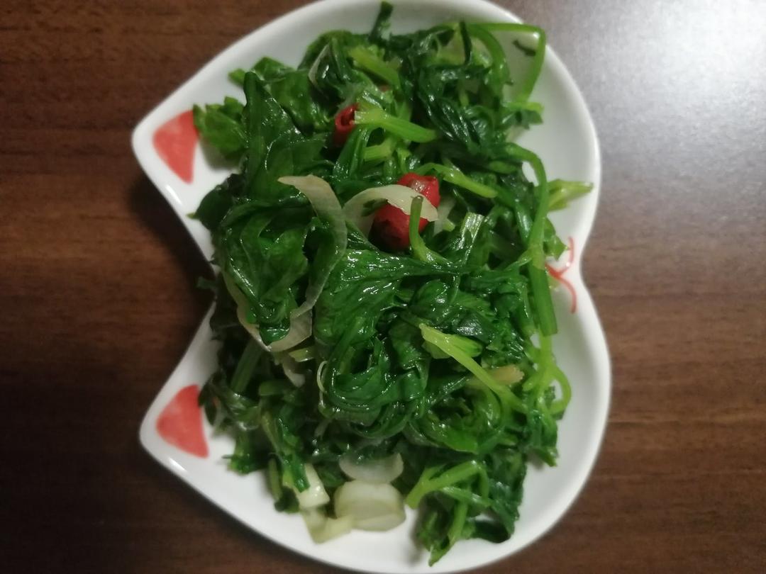 凉拌芹菜叶