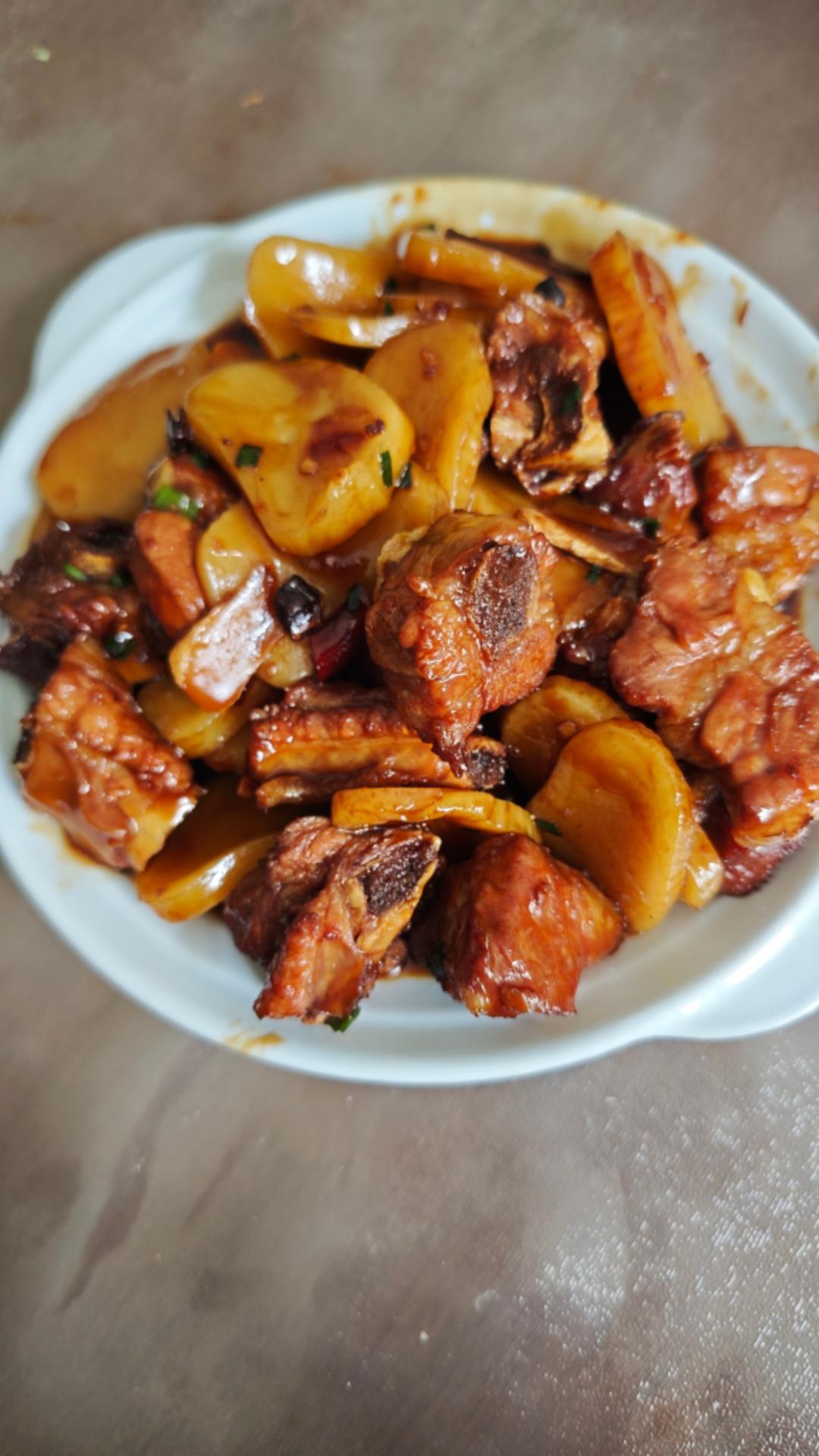 好吃到吮指的「排骨年糕」