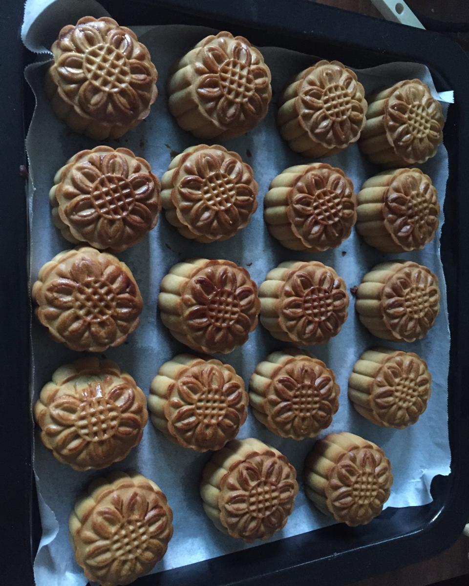 广式月饼—蛋黄莲蓉月饼