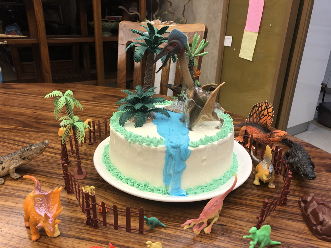 小朋友超爱的恐龙场景创意生日蛋糕