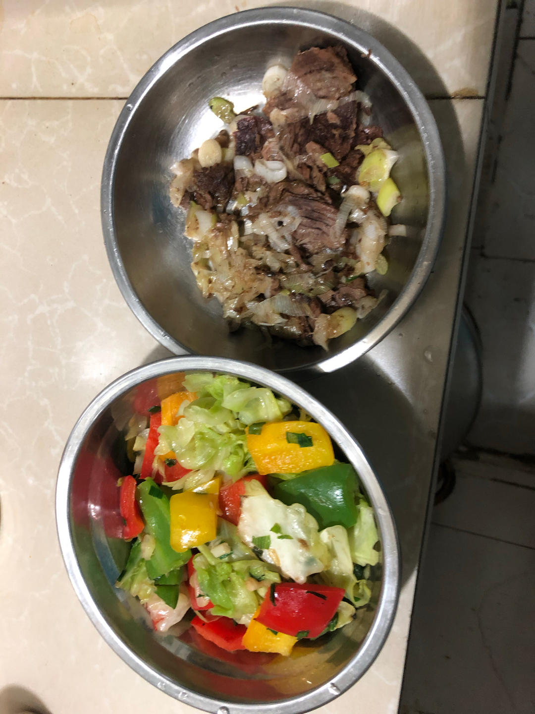 彩椒卷心菜+红豆薏米粥