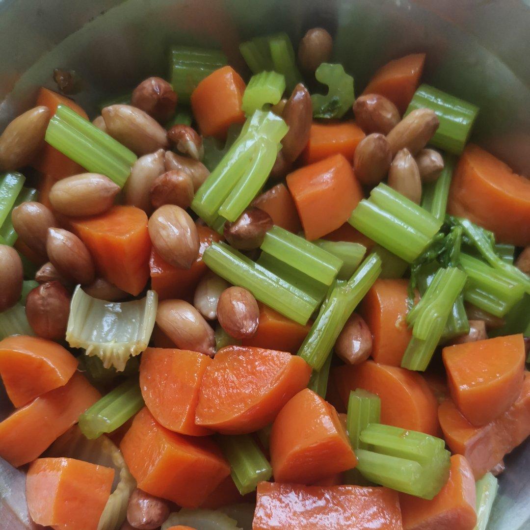 凉拌芹菜花生米胡萝卜