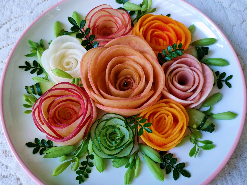 水果拼盘|情人节玫瑰花的做法 步骤8